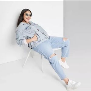 NwT Super High Rise Mom Jean size 2/27"